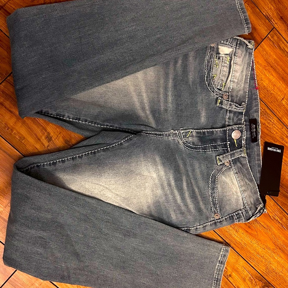 Brand new with tags women true religion jeans. Skinny style. Size 26W